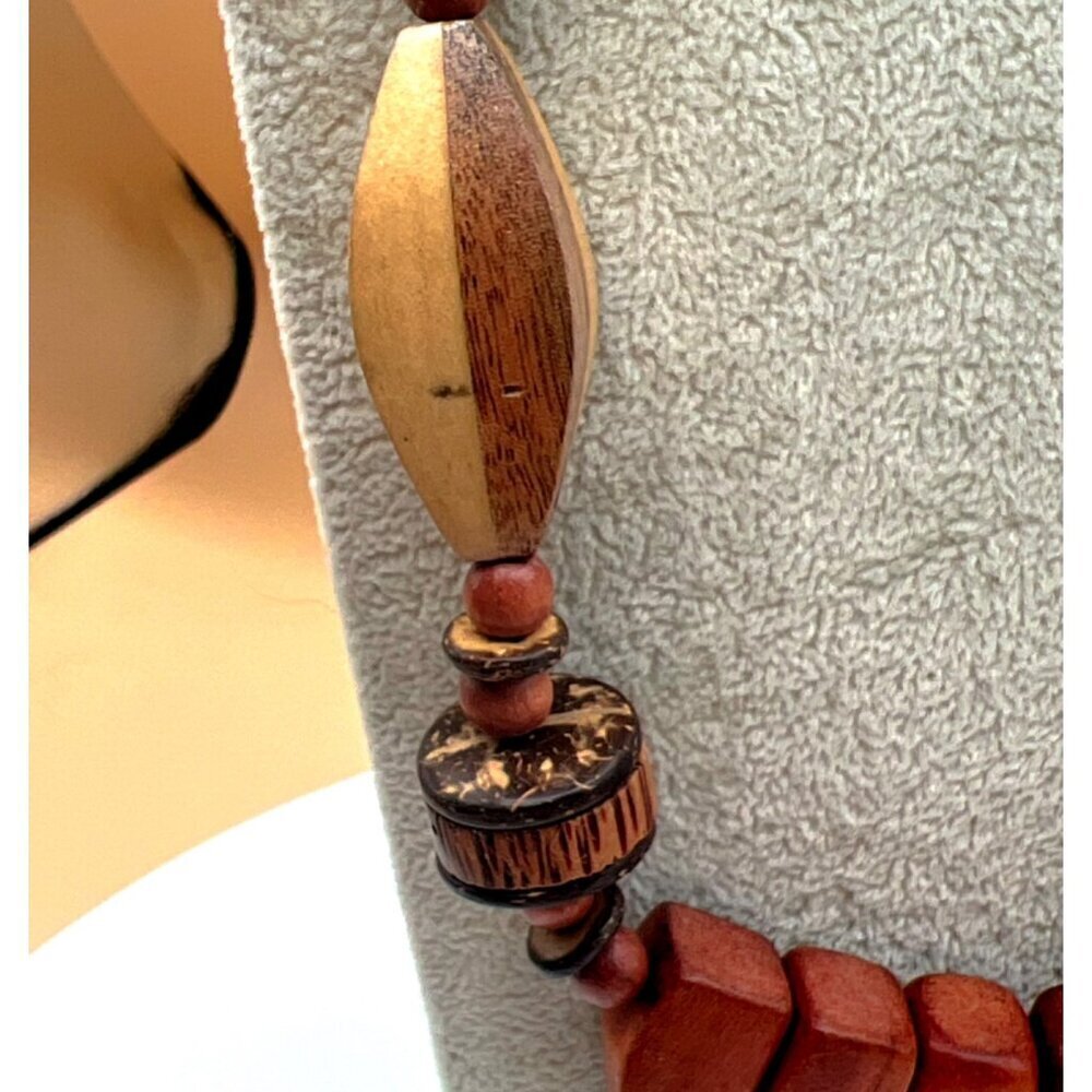 Vintage Bohemian Wooden Beaded Necklace. C19 - Picture 7 of 12